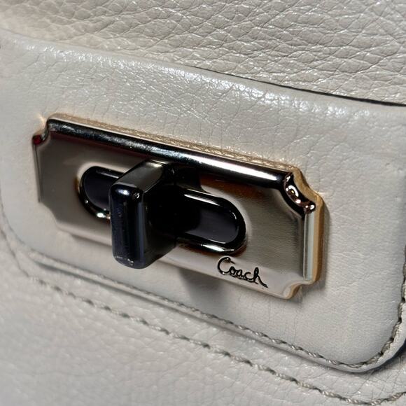 Coach Chelsea Flagship Mixed Metal Turnlock Pocket Shoulder Bag Cream 17786 ✨ - Picture 6 of 10